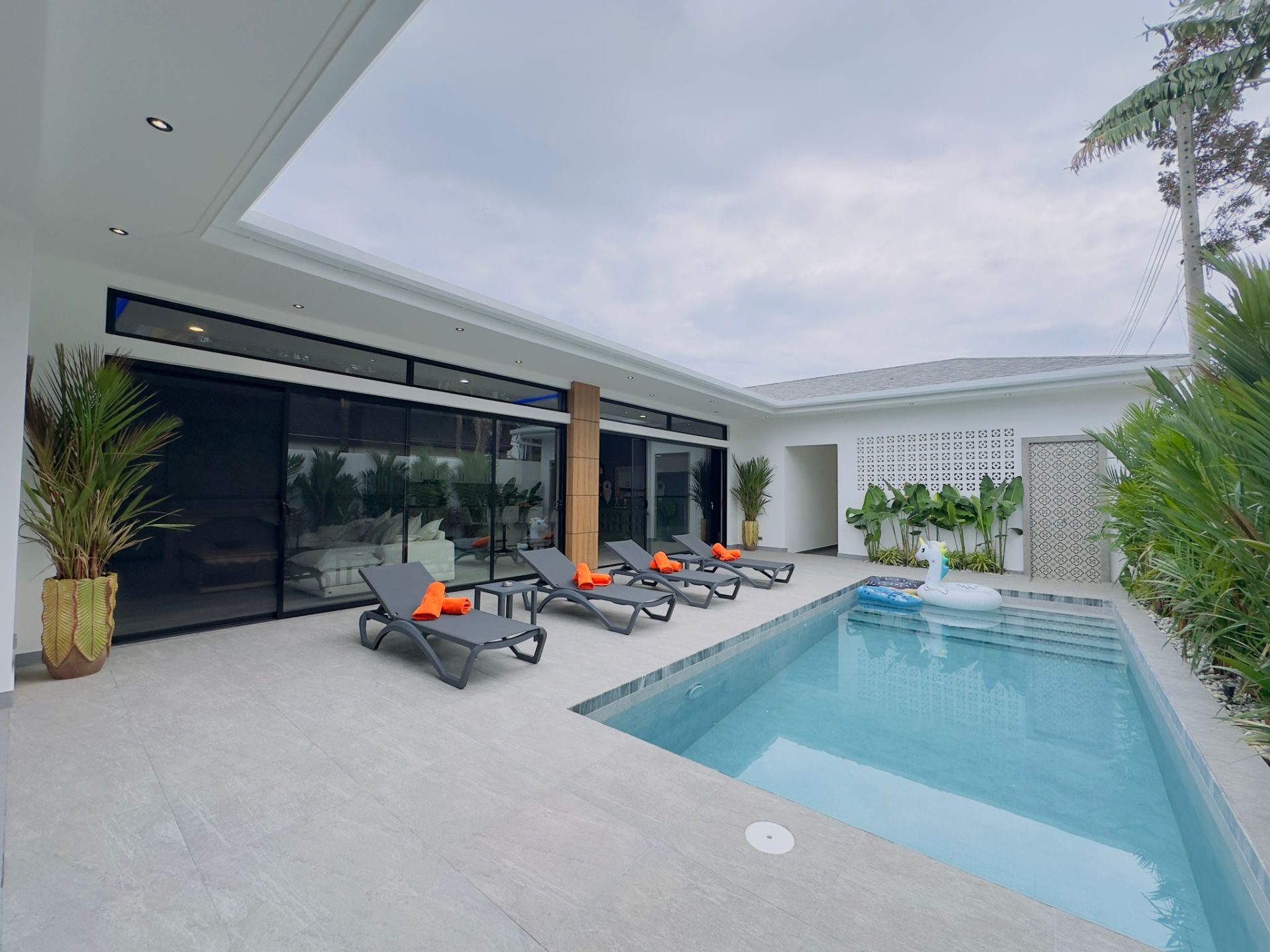 Pool villa in Rawai